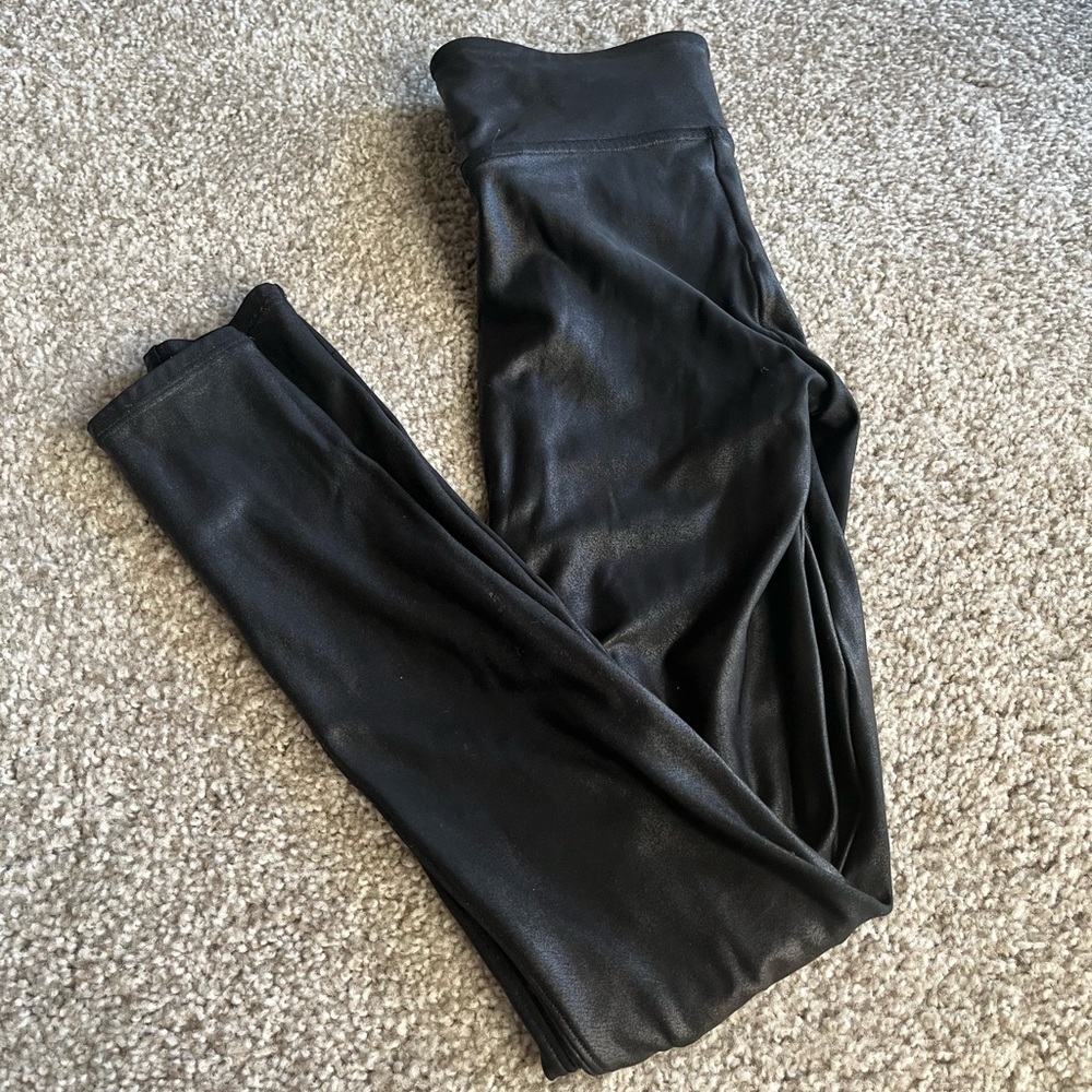 Spans faux leather leggings
